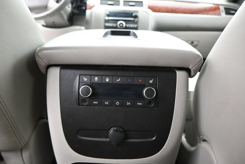 Used 2011 GMC Yukon XL SLT w/ SLT-2 Equipment Package AWD/4WD image 24