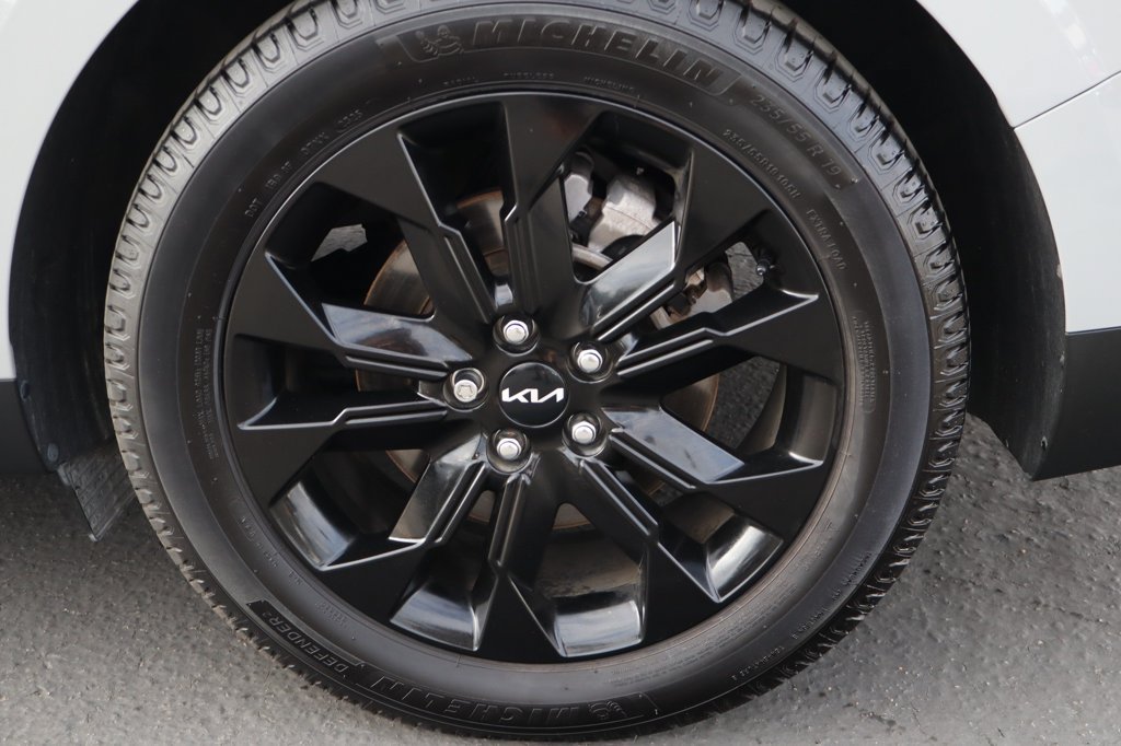 Used 2024 Kia Carnival SX FWD image 13
