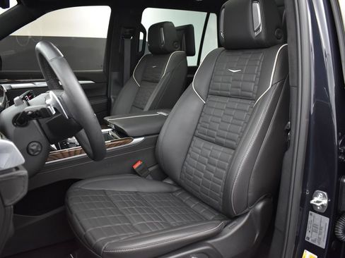 Used 2025 Cadillac Escalade Sport Platinum AWD/4WD image 13
