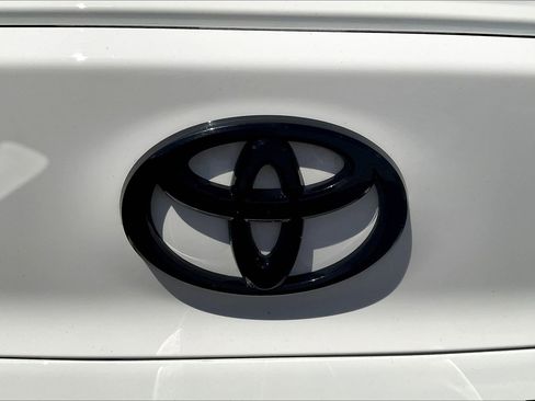 Used 2025 Toyota Camry SE w/ Convenience Package image 24