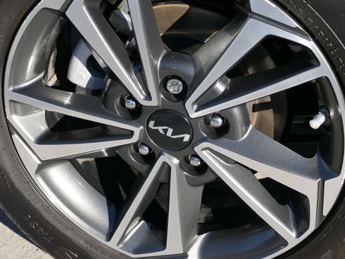 Used 2023 Kia Forte LXS image 10