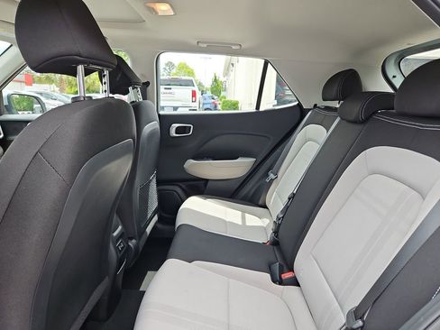 Used 2025 Hyundai Venue SEL FWD image 27