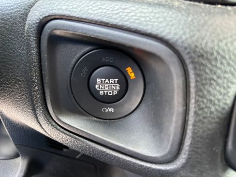 Used 2024 Jeep Wrangler Unlimited image 35