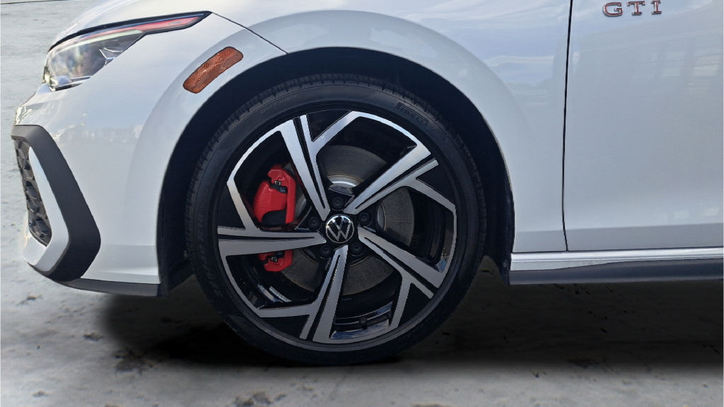 Used 2025 Volkswagen GTI SE FWD image 28