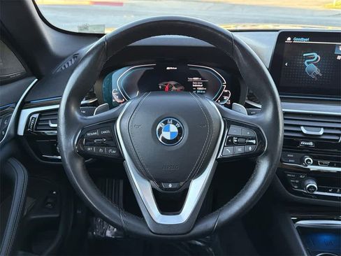 Used 2023 BMW 530e xDrive image 13