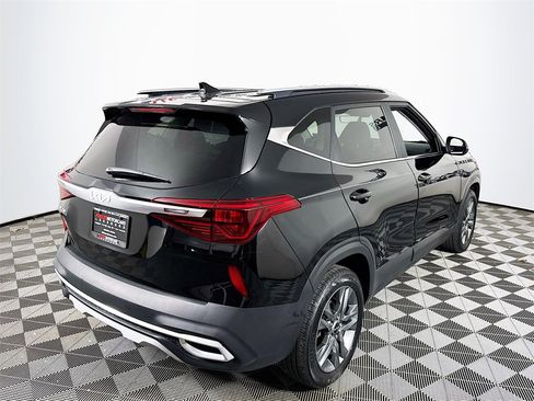 Used 2023 Kia Seltos S w/ Navigation Package image 7