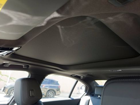 New 2027 BMW i5 eDrive40 w/ M Sport Package RWD image 9
