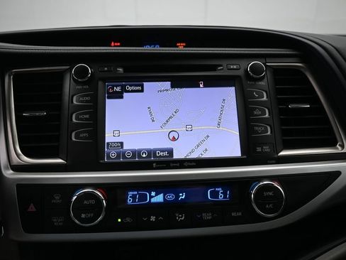 Used 2019 Toyota Highlander XLE AWD/4WD image 18