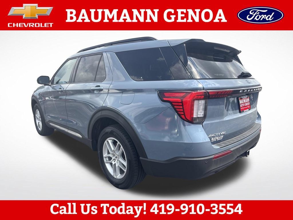 Used 2025 Ford Explorer Active AWD/4WD image 5