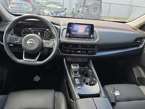 Used 2023 Nissan Rogue SV w/ SV Premium B Package FWD image 3