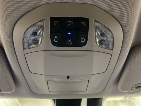 Used 2017 Chrysler Pacifica Touring-L FWD image 24