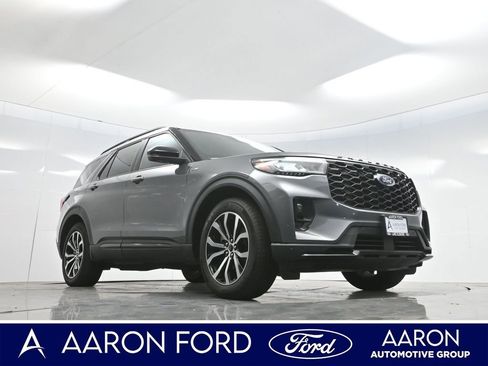 Used 2025 Ford Explorer ST-Line w/ Premium Package RWD image 3