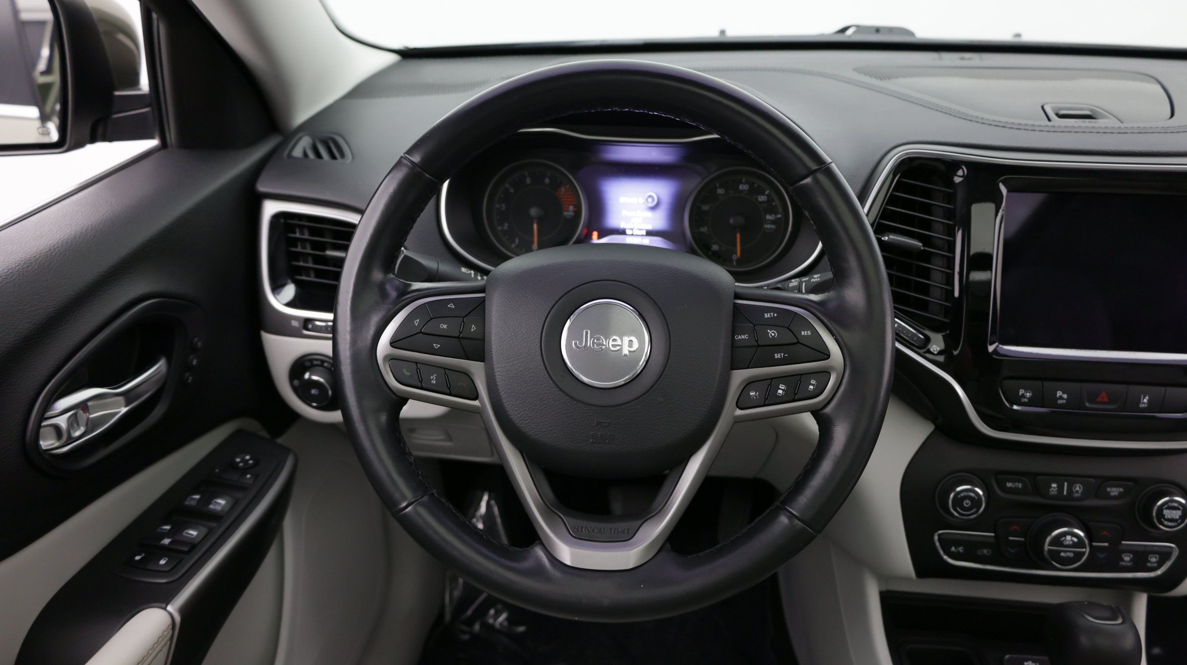 Used 2021 Jeep Cherokee Limited FWD image 28