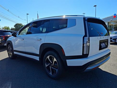 New 2026 Hyundai Ioniq 9 SE image 3