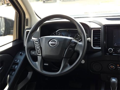 Used 2022 Nissan Frontier SV image 12