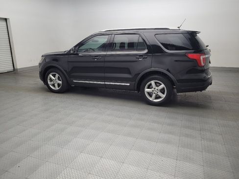 Used 2018 Ford Explorer XLT w/ Equipment Group 201A FWD image 3