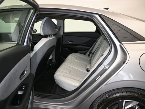 Used 2025 Hyundai Elantra Limited FWD image 25