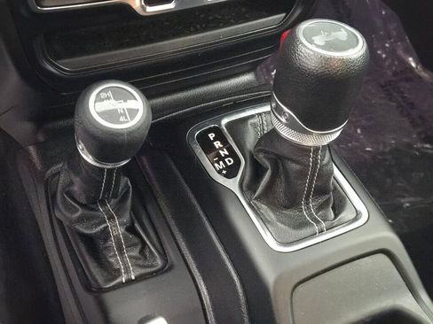 Used 2023 Jeep Wrangler Unlimited Sahara AWD/4WD image 22