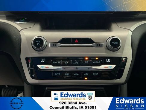 Used 2021 Ford Explorer XLT w/ Equipment Group 202A AWD/4WD image 30