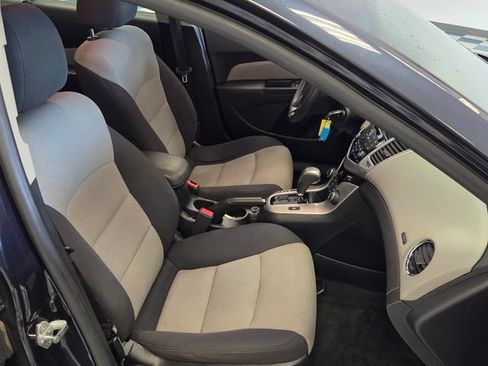 Used 2014 Chevrolet Cruze LS FWD image 16