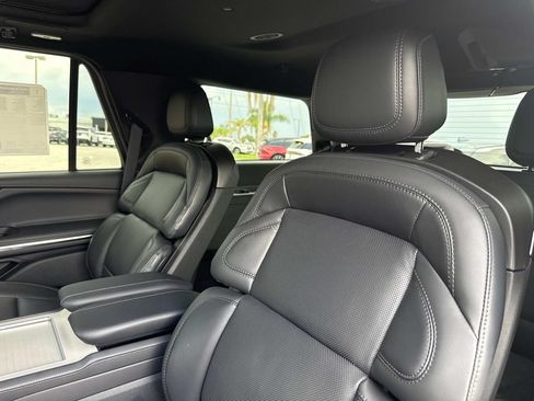 New 2026 Lincoln Navigator Reserve w/ Jet Appearance Package AWD/4WD image 15