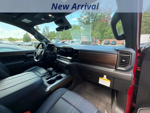 Used 2023 Chevrolet Silverado 1500 High Country w/ High Country Premium Package AWD/4WD image 3