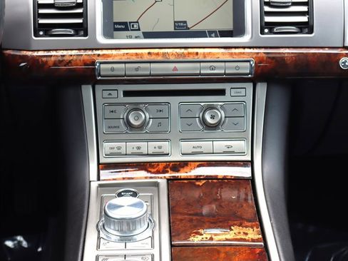 Used 2011 Jaguar XF Premium RWD image 12