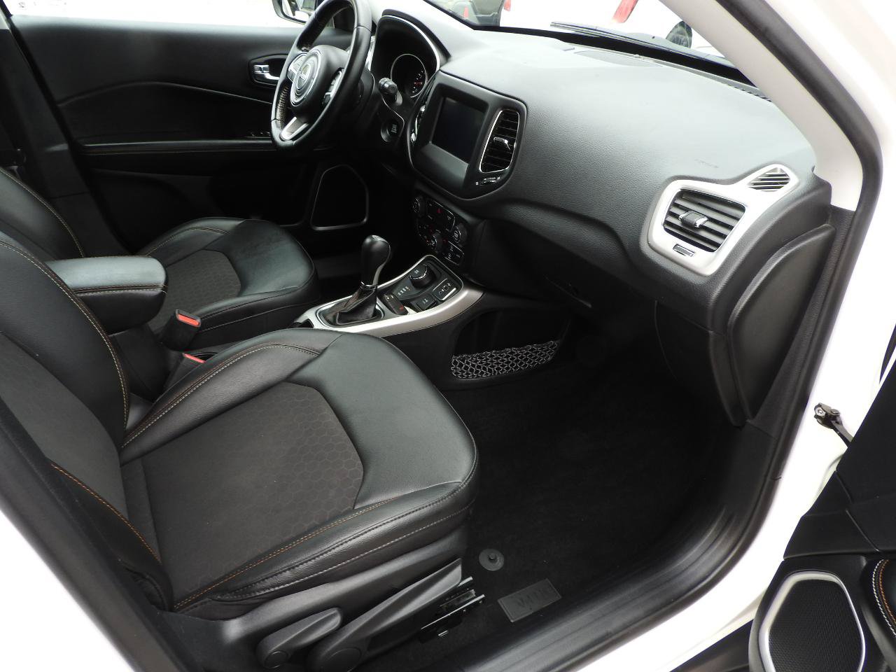 Used 2020 Jeep Compass Latitude AWD/4WD image 10