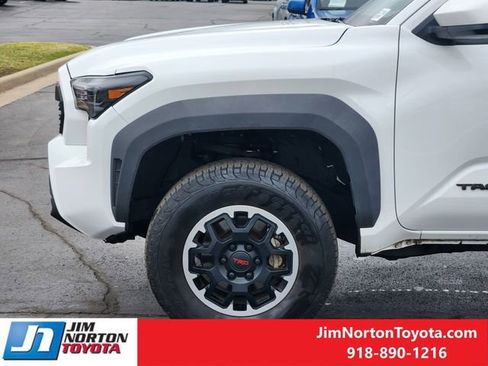 Used 2024 Toyota Tacoma TRD Off-Road image 9