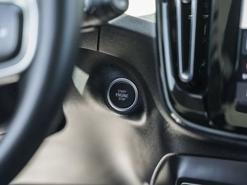 Certified 2023 Volvo XC40 B5 Plus w/ Climate Package AWD/4WD image 24
