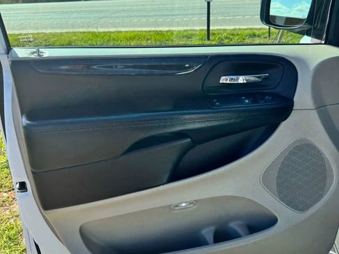 Used 2015 Dodge Grand Caravan SE w/ Quick Order Package 29E SE image 11