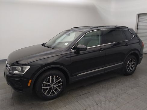 Used 2020 Volkswagen Tiguan SE w/ Panoramic Sunroof Package image 2