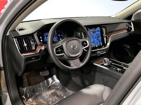 Certified 2025 Volvo V60 B5 Cross Country Plus image 14