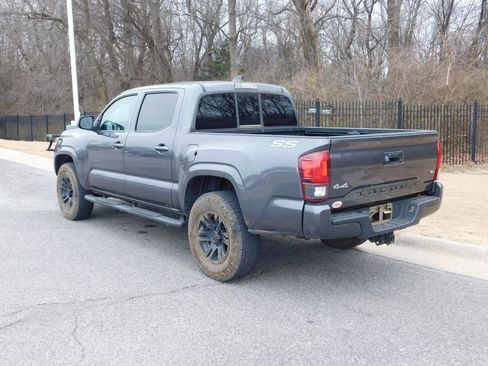 Used 2021 Toyota Tacoma SR image 9