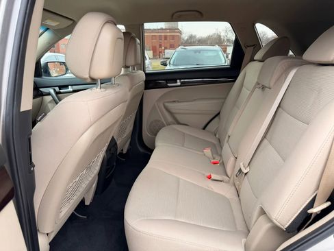 Used 2015 Kia Sorento LX image 15