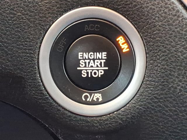 Used 2018 Chrysler 300 Limited AWD/4WD image 22