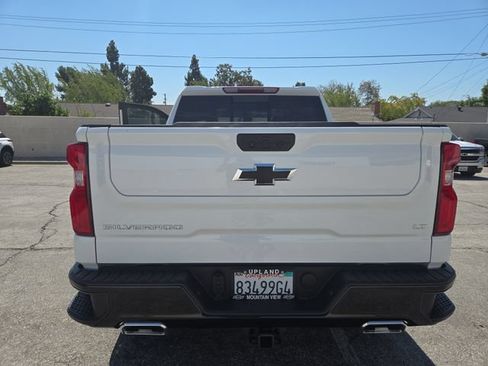 Used 2025 Chevrolet Silverado 1500 LT Trail Boss w/ Convenience Package II AWD/4WD image 4