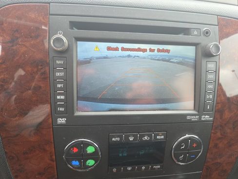 Used 2013 Chevrolet Tahoe LTZ RWD image 27