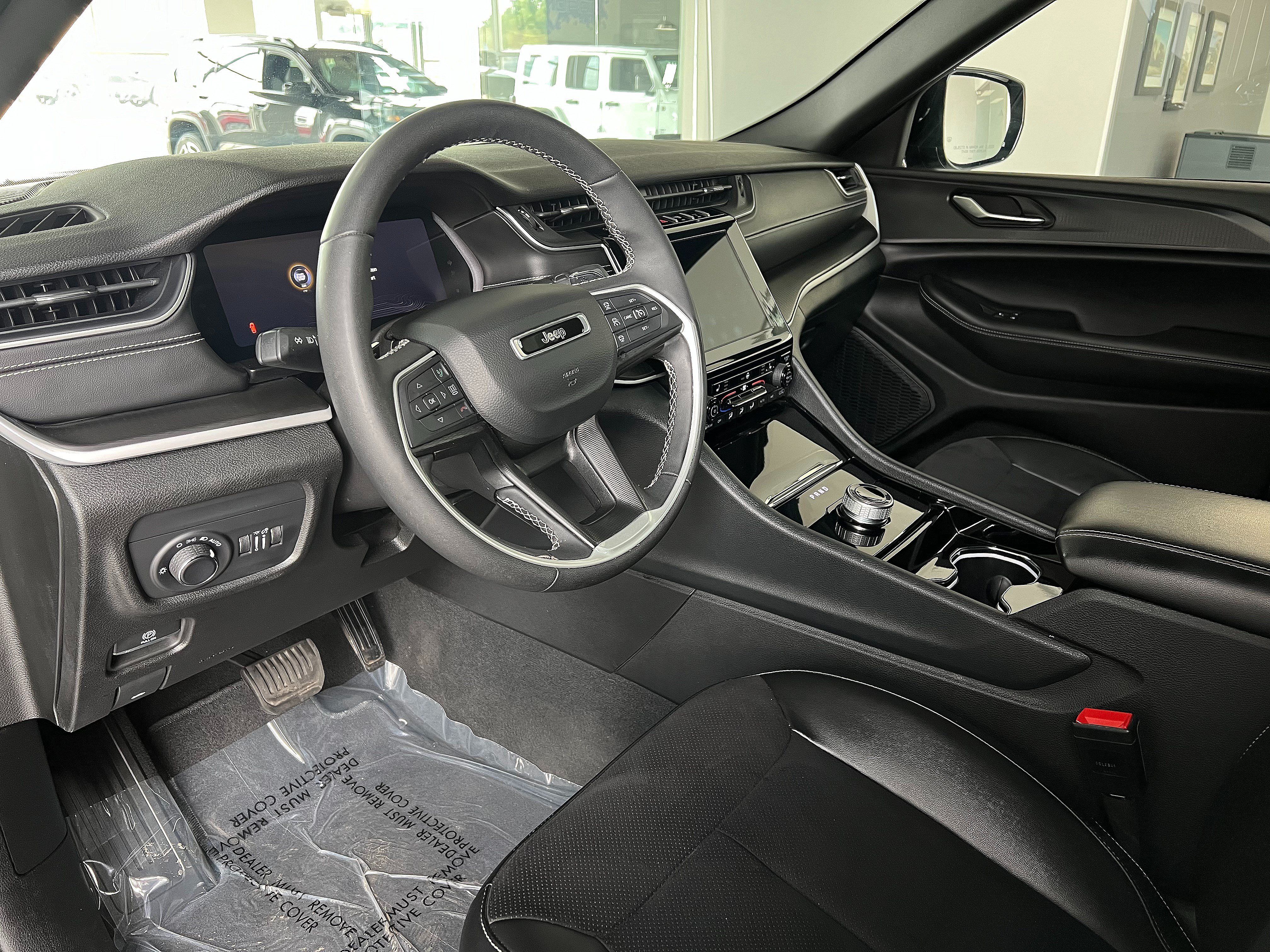 Used 2023 Jeep Grand Cherokee Altitude AWD/4WD image 9