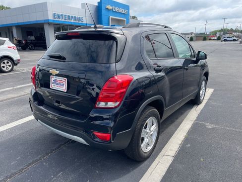 Used 2022 Chevrolet Trax LT w/ LT Convenience Package AWD/4WD image 16