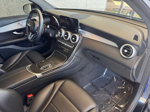 Used 2022 Mercedes-Benz GLC 300 4MATIC w/ Premium Package Lite image 21