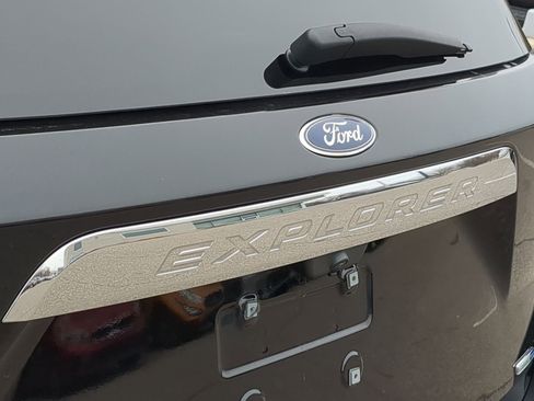 Used 2020 Ford Explorer Limited image 17