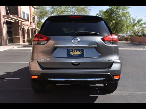 Used 2020 Nissan Rogue SV w/ Premium Package FWD image 9
