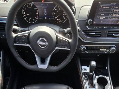 Used 2025 Nissan Altima 2.5 SR image 15