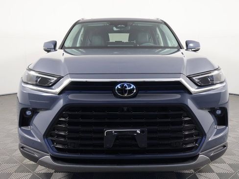 Used 2024 Toyota Grand Highlander FWD image 2