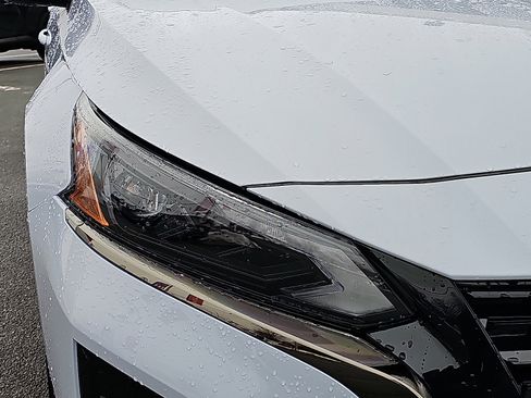 Used 2025 Nissan Altima 2.5 SR image 9