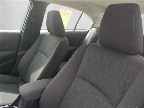 Used 2025 Toyota Corolla LE FWD image 16