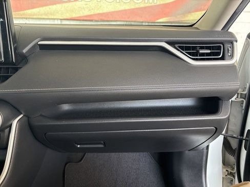 Used 2020 Toyota RAV4 LE FWD image 15