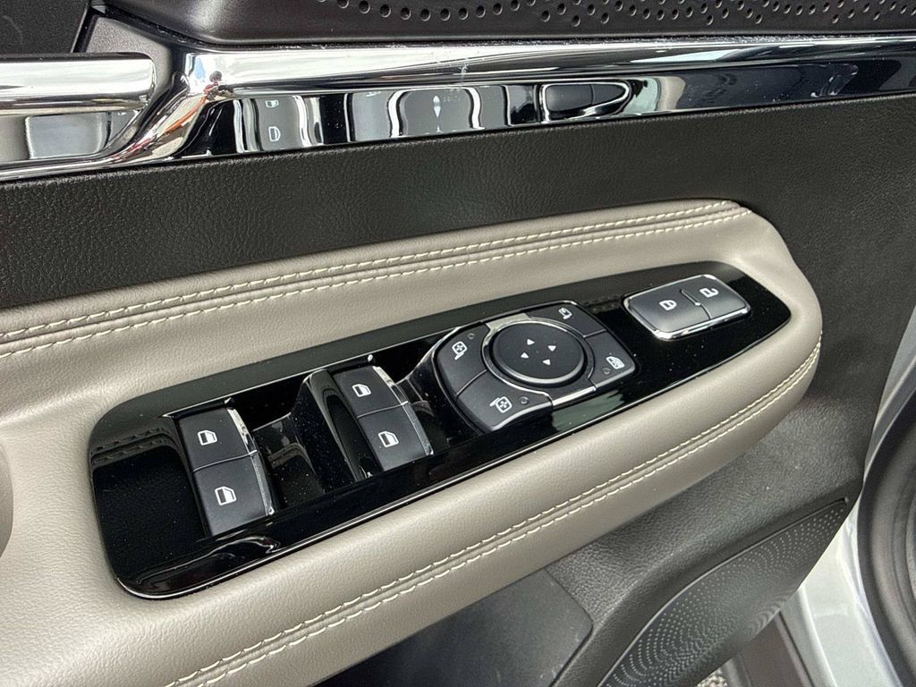 Used 2023 Lincoln Corsair FWD image 21