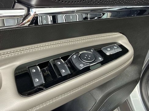 Used 2023 Lincoln Corsair FWD image 21